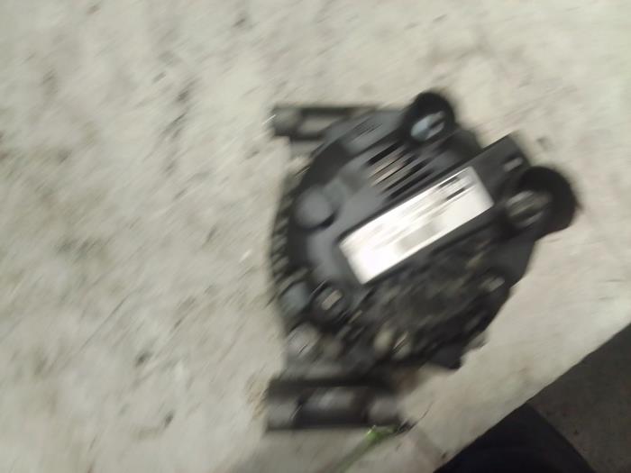 Dynamo van een Fiat Grande Punto (199) 1.3 JTD Multijet 16V VGT 2005