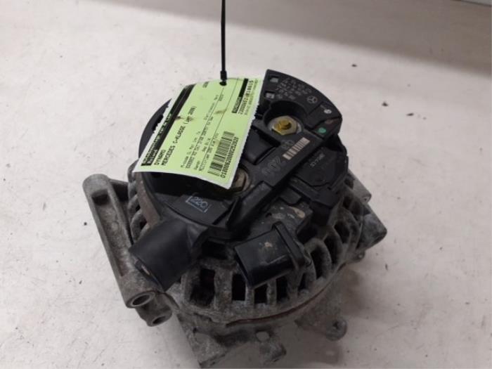 Gebruikte Dynamo Mercedes C Sportcoupé (C203) 2.2 C-200 CDI 16V Prijs op aanvraag aangeboden door Autodemontage van de Laar