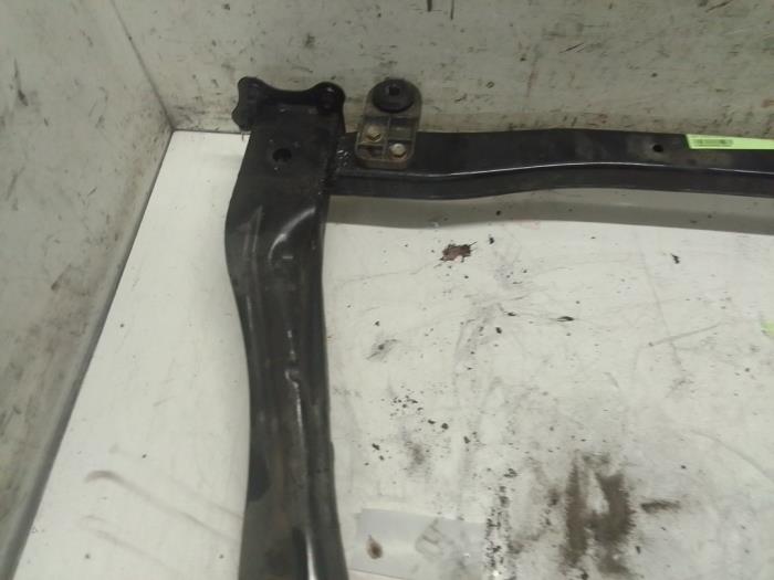 Subframe van een Opel Karl 1.0 12V 2015