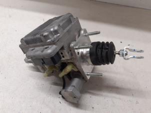 Gebruikte Rembooster Toyota Yaris III (P13) 1.5 16V Hybrid Prijs op aanvraag aangeboden door Autodemontage van de Laar