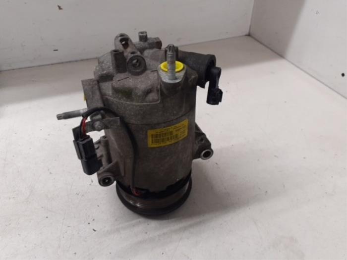 Gebruikte Aircopomp Ford Fiesta 6 (JA8) 1.0 SCI 12V 80 Prijs € 100,00 Margeregeling aangeboden door Autodemontage van de Laar