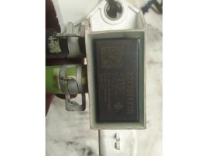 Gebruikte Map Sensor (inlaatspruitstuk) Dacia Dokker (0S) 1.5 dCi, Blue dCi 75 Prijs € 20,00 Margeregeling aangeboden door Autodemontage van de Laar