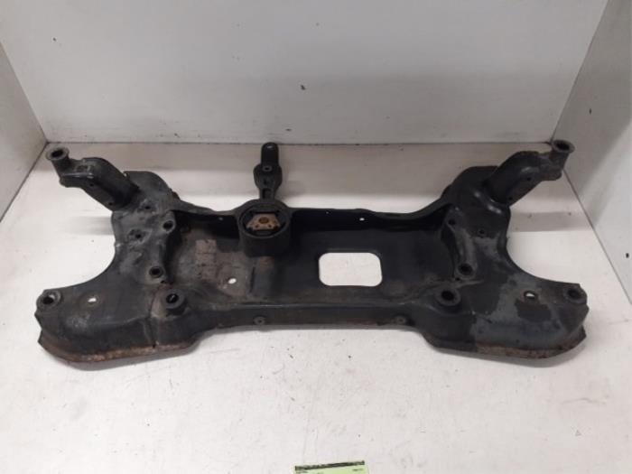 Subframe van een Volkswagen Caddy Combi III (2KB,2KJ) 1.2 TSI 2011
