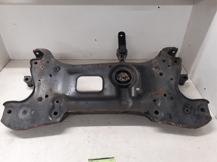 Subframe van een Volkswagen Caddy Combi III (2KB,2KJ) 1.2 TSI 2011