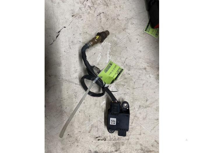 Nox sensor van een Mercedes-Benz CLA (118.3) 1.5 CLA-180d 2020