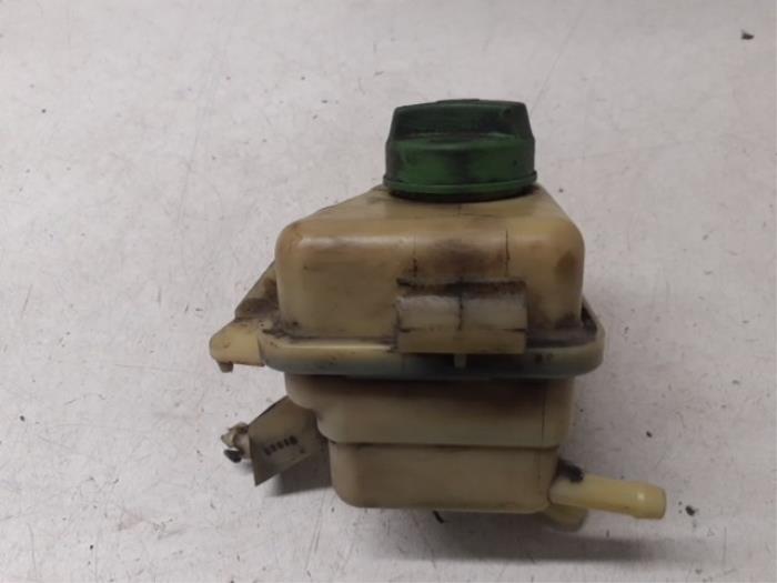Gebruikte Servo Oliereservoir Volkswagen Transporter T5 1.9 TDi Prijs op aanvraag aangeboden door Autodemontage van de Laar