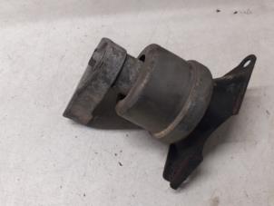 Gebruikte Motorrubber Volkswagen Transporter T5 1.9 TDi Prijs € 35,00 Margeregeling aangeboden door Autodemontage van de Laar