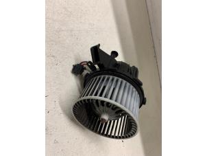 Gebruikte Chaufage Ventilatiemotor Audi A4 (B8) 1.8 TFSI 16V Prijs € 50,00 Margeregeling aangeboden door Autodemontage van de Laar