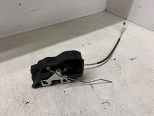 Gebruikte Deurslot Mechaniek 4Deurs links-voor BMW 5 serie (F10) 520d 16V Prijs € 50,00 Margeregeling aangeboden door Autodemontage van de Laar