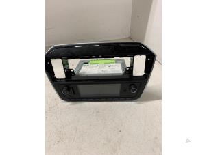 Gebruikte Radio Volkswagen Up! (121) 1.0 12V 60 Prijs € 150,00 Margeregeling aangeboden door Autodemontage van de Laar