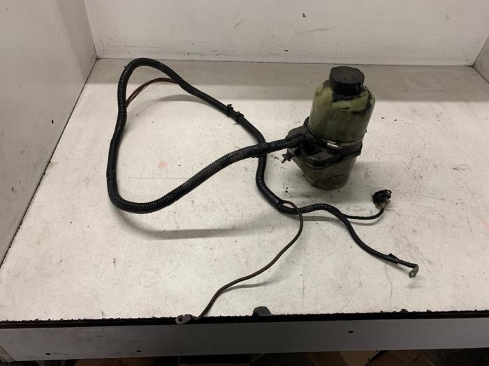 Stuurbekrachtiging Pomp van een Opel Zafira (M75) 1.8 16V Ecotec 2008