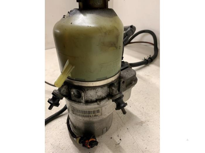 Stuurbekrachtiging Pomp van een Opel Zafira (M75) 1.8 16V Ecotec 2008