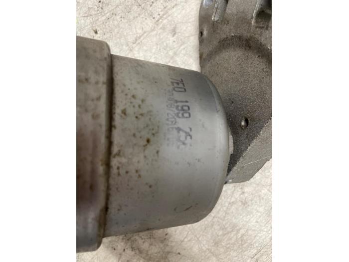 Gebruikte Motorrubber Volkswagen Transporter T6 2.0 TDI DRF Prijs € 35,00 Margeregeling aangeboden door Autodemontage van de Laar