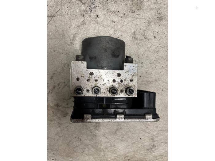 ABS Pomp van een Volkswagen Transporter T6 2.0 TDI DRF 2016