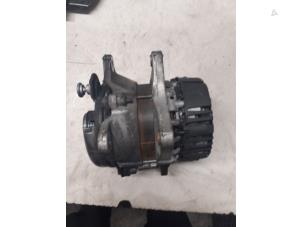Gebruikte Alternator Renault Captur II (RJB) 1.3 Mild Hybrid 160 16V Prijs op aanvraag aangeboden door Autodemontage van de Laar
