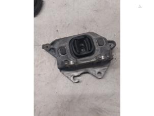 Gebruikte Versnellingsbak Steun Renault Captur II (RJB) 1.3 Mild Hybrid 160 16V Prijs op aanvraag aangeboden door Autodemontage van de Laar