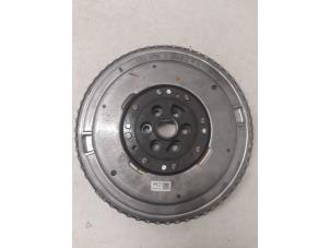 Gebruikte Vliegwiel Renault Captur II (RJB) 1.3 Mild Hybrid 160 16V Prijs op aanvraag aangeboden door Autodemontage van de Laar
