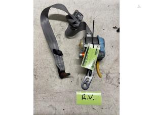 Gebruikte Veiligheidsgordel rechts-voor Kia Picanto (BA) 1.0 12V Prijs € 125,00 Margeregeling aangeboden door Autodemontage van de Laar