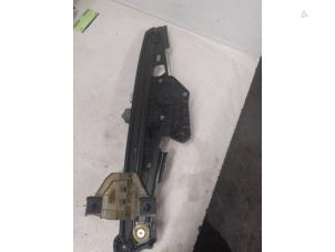 Gebruikte Ruitmechaniek 4Deurs links-voor Renault Captur II (RJB) 1.3 Mild Hybrid 160 16V Prijs op aanvraag aangeboden door Autodemontage van de Laar