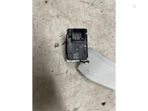 Gebruikte Handrem schakelaar Audi A7 Sportback (4KA) 2.0 40 TDI Mild Hybrid Prijs € 25,00 Margeregeling aangeboden door Autodemontage van de Laar