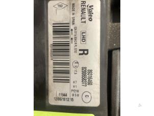 Gebruikte Rechter Koplamp Renault Modus/Grand Modus (JP) 1.2 16V TCE 100 Prijs € 65,00 Margeregeling aangeboden door Autodemontage van de Laar