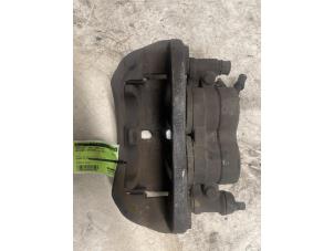 Gebruikte Remklauw (Tang) rechts-voor Mercedes Sprinter 5t (907.6) 519 CDI 3.0 V6 24V RWD Prijs op aanvraag aangeboden door Autodemontage van de Laar