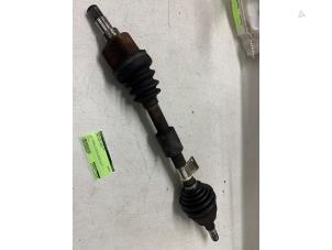 Gebruikte Homokineetas links-voor Ford Focus 3 1.6 Ti-VCT 16V 125 Prijs op aanvraag aangeboden door Autodemontage van de Laar