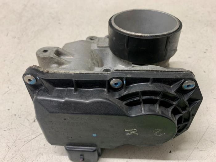 Gebruikte Gasklephuis Renault Twingo II (CN) 1.2 16V Prijs € 125,00 Margeregeling aangeboden door Autodemontage van de Laar