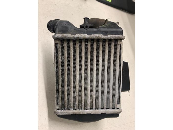 Intercooler van een Abarth 500/595/695 1.4 T-Jet 16V 2011