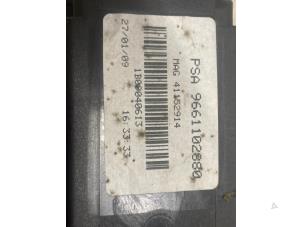 Gebruikte GPS Antenne Peugeot 308 CC (4B) 1.6 16V THP 150 Prijs € 50,00 Margeregeling aangeboden door Autodemontage van de Laar