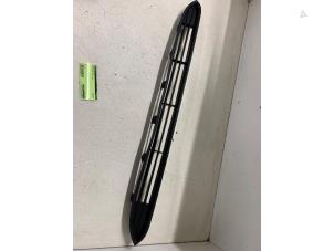 Gebruikte Bumper Rooster Fiat Punto Evo (199) 1.3 JTD Multijet 85 16V Euro 5 Prijs op aanvraag aangeboden door Autodemontage van de Laar