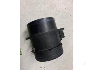 Gebruikte Luchtmassameter Volkswagen Crafter 2.5 TDI 30/32/35/46/50 Prijs op aanvraag aangeboden door Autodemontage van de Laar