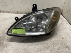 Gebruikte Linker Koplamp Mercedes Vito (639.6) 2.2 115 CDI 16V Prijs op aanvraag aangeboden door Autodemontage van de Laar