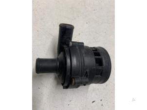 Gebruikte Waterpomp Volkswagen Crafter 2.5 TDI 30/32/35/46/50 Prijs op aanvraag aangeboden door Autodemontage van de Laar