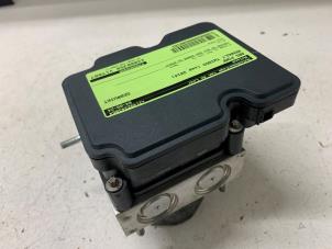 Gebruikte ABS Pomp Renault Twingo III (AH) 1.0 SCe 70 12V Prijs op aanvraag aangeboden door Autodemontage van de Laar