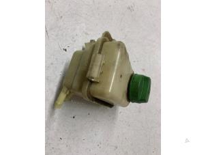 Gebruikte Servo Oliereservoir Volkswagen Transporter T6 2.0 TDI 150 Prijs op aanvraag aangeboden door Autodemontage van de Laar