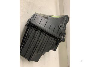 Gebruikte Luchtfilterhuis Volkswagen Transporter T6 2.0 TDI 150 Prijs op aanvraag aangeboden door Autodemontage van de Laar