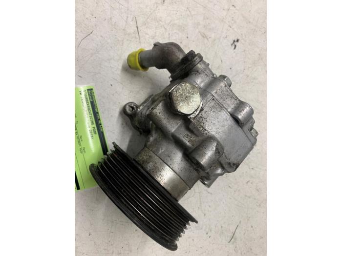 Stuurbekrachtiging Pomp van een Volkswagen Transporter T6 2.0 TDI 150 2019