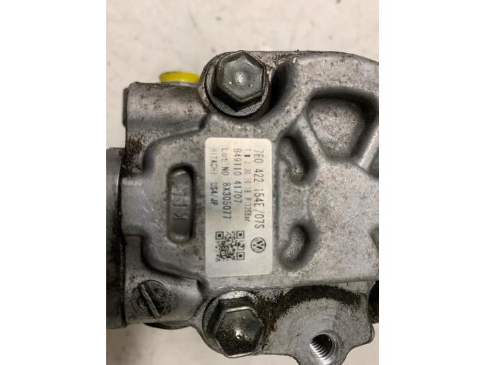 Stuurbekrachtiging Pomp van een Volkswagen Transporter T6 2.0 TDI 150 2019