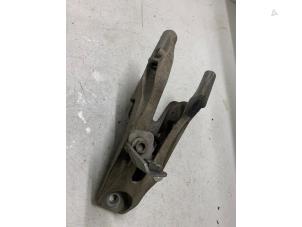 Gebruikte Motorrubber Volkswagen Transporter T6 2.0 TDI 150 Prijs op aanvraag aangeboden door Autodemontage van de Laar