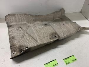 Gebruikte Hitteschild uitlaat Volkswagen Transporter T6 2.0 TDI 150 Prijs op aanvraag aangeboden door Autodemontage van de Laar