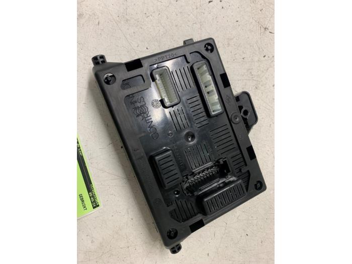 Gebruikte Bodycontrol Module Renault Clio III (BR/CR) 1.2 16V TCe 100 Prijs € 60,00 Margeregeling aangeboden door Autodemontage van de Laar