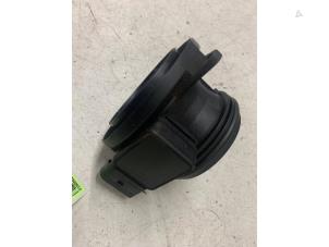 Gebruikte Luchtmassameter Mercedes C Estate (S204) 1.6 C-180K 16V BlueEfficiency Prijs op aanvraag aangeboden door Autodemontage van de Laar