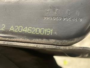 Gebruikte Koplampframe links Mercedes C Estate (S204) 1.6 C-180K 16V BlueEfficiency Prijs op aanvraag aangeboden door Autodemontage van de Laar