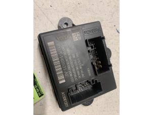 Gebruikte Centrale Deurvergrendelings Module Ford Focus 3 Wagon 1.0 Ti-VCT EcoBoost 12V 125 Prijs op aanvraag aangeboden door Autodemontage van de Laar