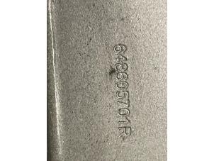 Gebruikte Steun (diversen) Renault Captur (2R) 1.2 TCE 16V EDC Prijs € 25,00 Margeregeling aangeboden door Autodemontage van de Laar