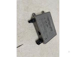 Gebruikte Antenne Versterker Mercedes E Combi (S211) 2.6 E-240 V6 18V Prijs € 30,00 Margeregeling aangeboden door Autodemontage van de Laar