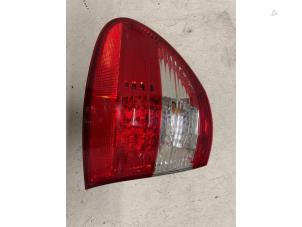 Gebruikte Achterlicht links Mercedes E Combi (S211) 2.6 E-240 V6 18V Prijs op aanvraag aangeboden door Autodemontage van de Laar