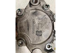 Gebruikte Pomp Servo Mercedes E Combi (S211) 2.6 E-240 V6 18V Prijs € 150,00 Margeregeling aangeboden door Autodemontage van de Laar