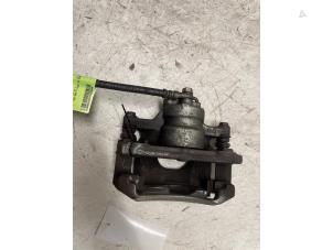 Gebruikte Remklauw (Tang) links-voor Peugeot 108 1.0 12V VVT-i Prijs op aanvraag aangeboden door Autodemontage van de Laar